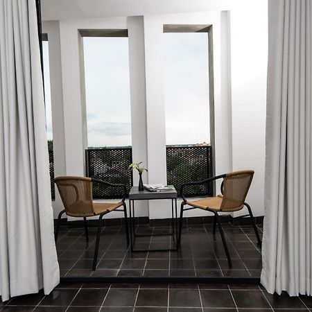 Aquarius Hotel And Urban Resort Пном Пен Екстериор снимка
