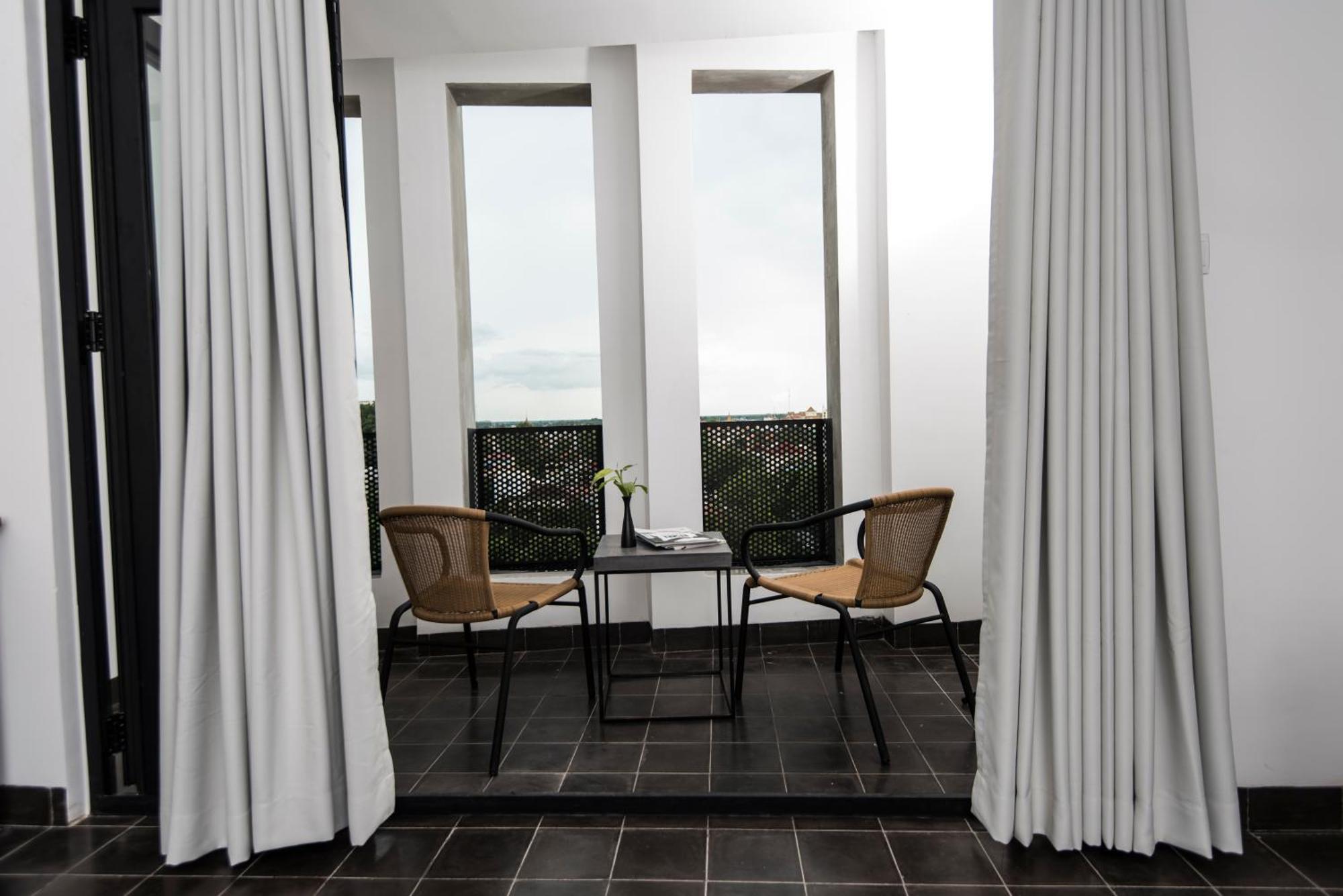 Aquarius Hotel And Urban Resort Пном Пен Екстериор снимка